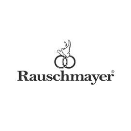 1963 gegründet, entwickelt und produziert die Trauringmanufaktur Rauschmayer heute qualitativ hochwertige Ringe mit ihrem markentypischen Qualitätsmerkmal – den eingeprägten Glückstauben.